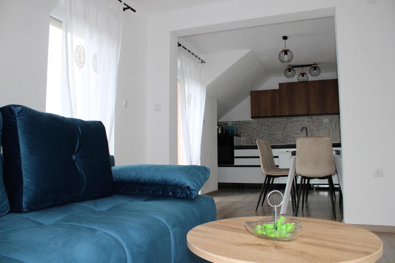 Apartman Swans Otočac Екстериор снимка