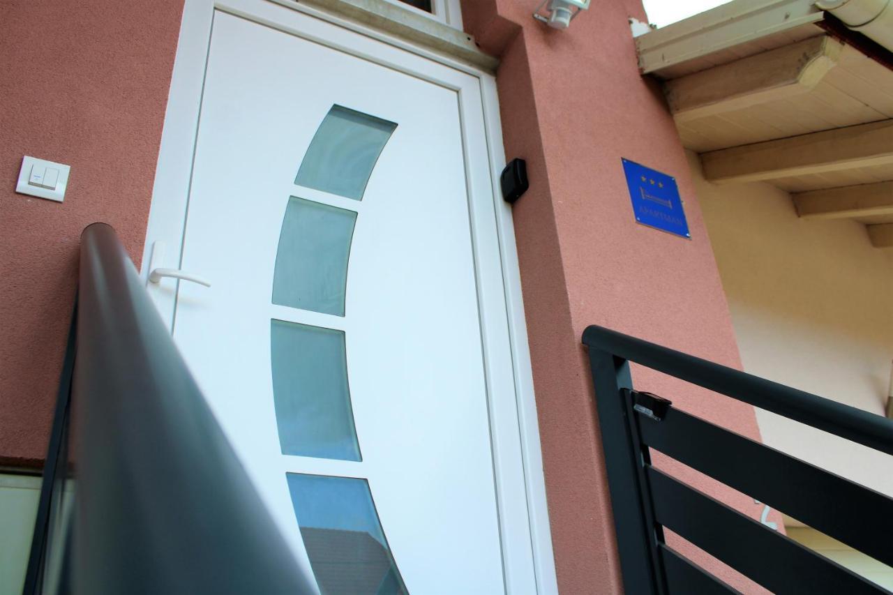 Apartman Swans Otočac Екстериор снимка