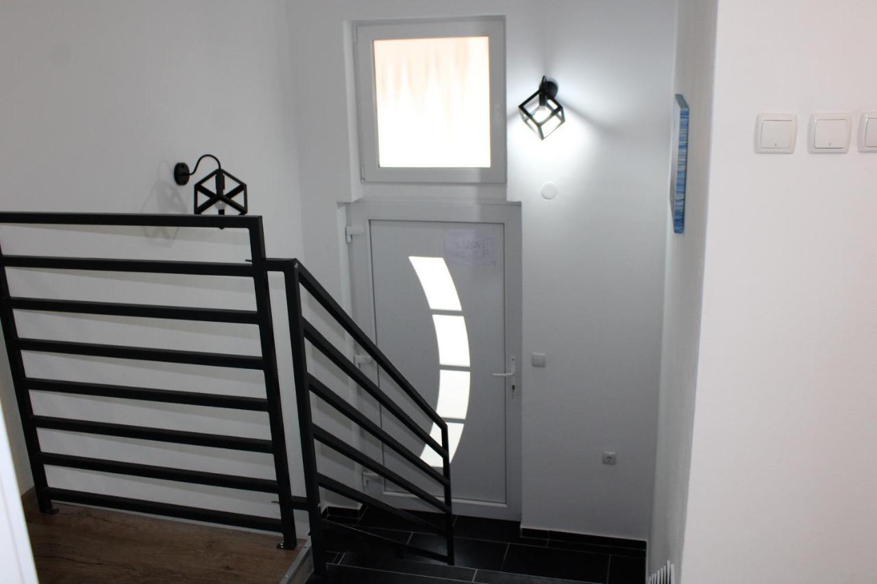 Apartman Swans Apartment Otočac Екстериор снимка