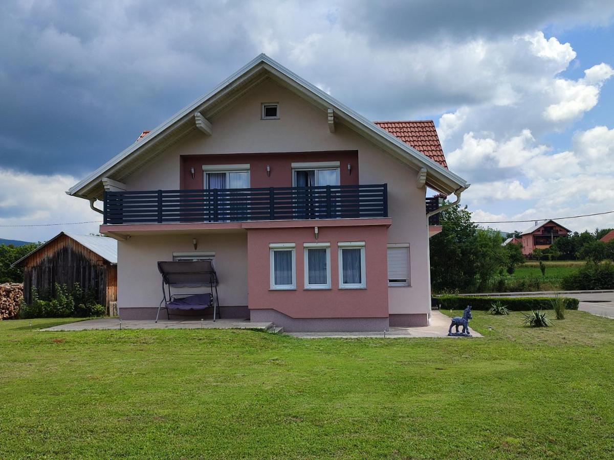 Apartman Swans Otočac Екстериор снимка