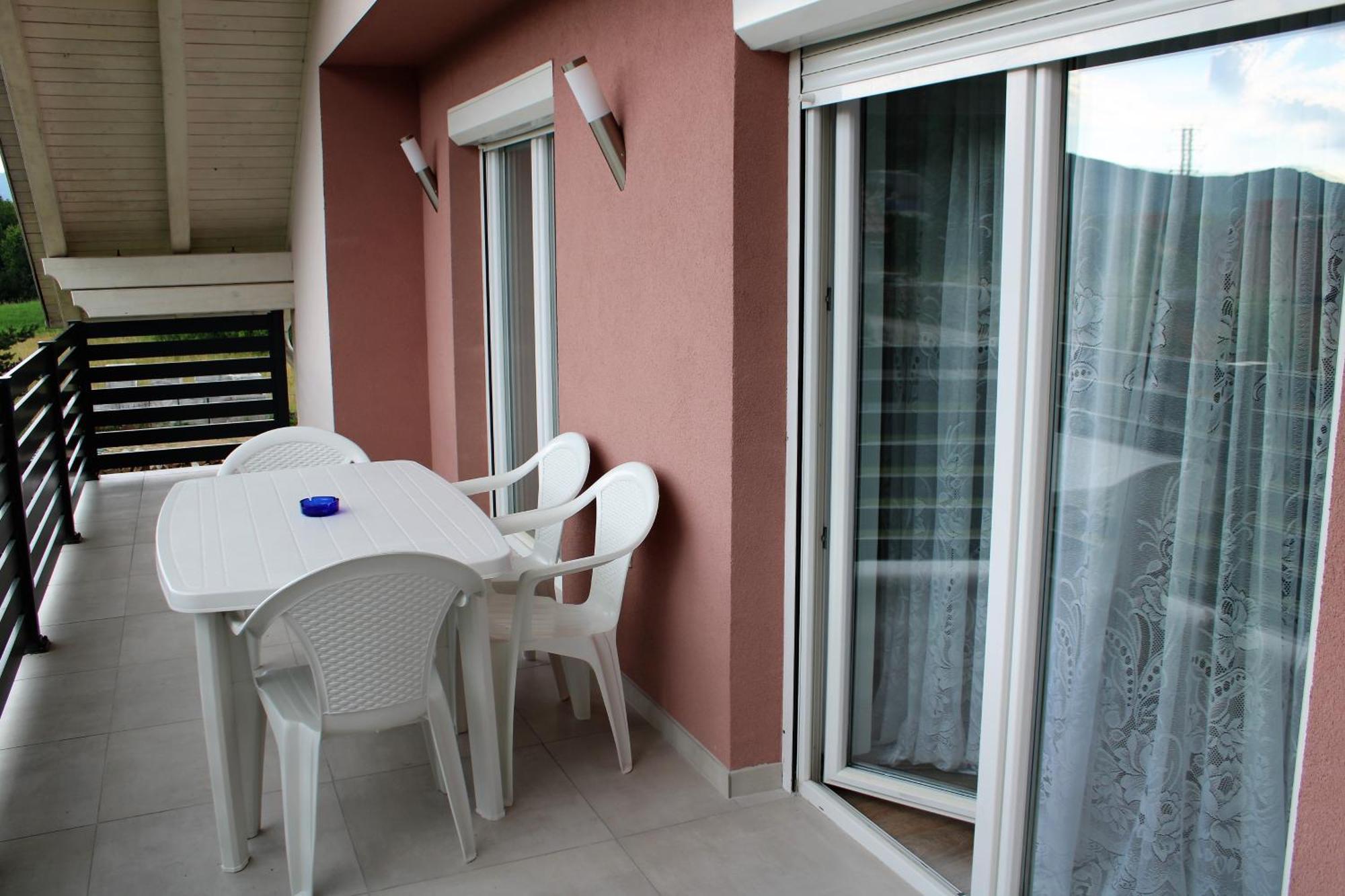 Apartman Swans Otočac Екстериор снимка